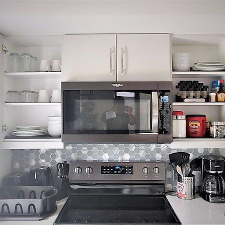 Serene 2 Bedroom Condo With Balcony And Lakeview ウィニペグ エクステリア 写真