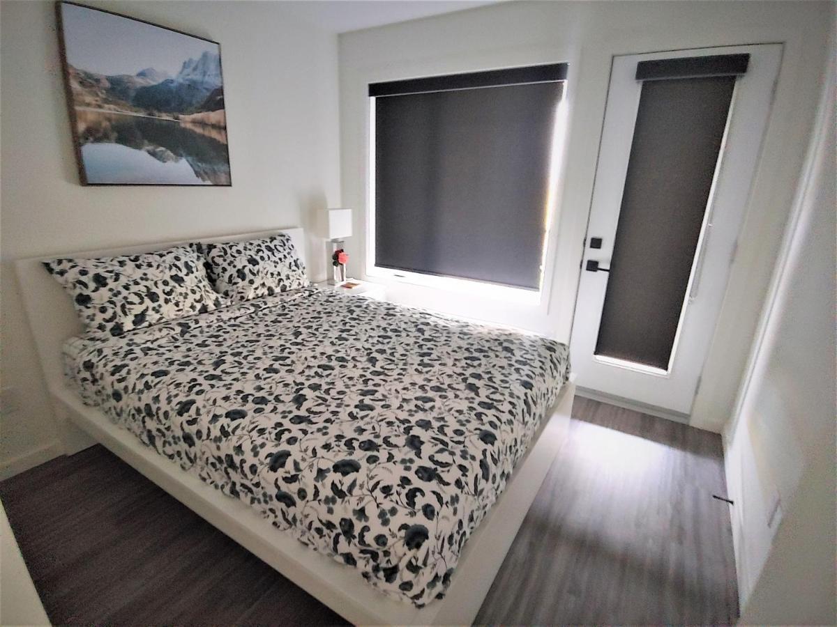 Serene 2 Bedroom Condo With Balcony And Lakeview ウィニペグ エクステリア 写真